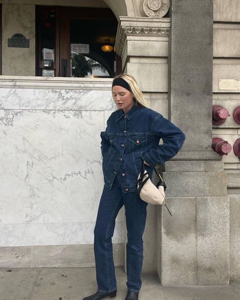 2023 Jean Trends, Denim Jacket And Jeans Outfit, Oversized Jean Jacket Outfit, Oversized Denim Jacket Outfit, Double Denim Outfit, Double Denim Looks, Denim Jacket And Jeans, Jacket Outfit Women, Jean Jacket Outfits