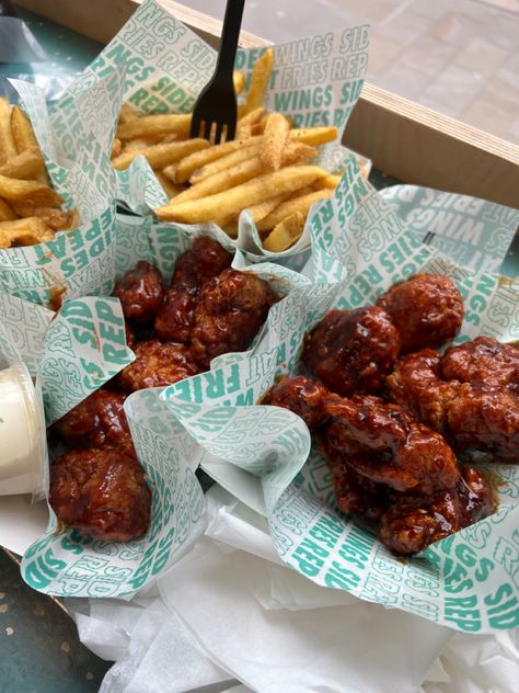 Food Wingstop, Wingstop Aesthetic, Wing Stop, Soul Food Dinner, Food Babe, Food Therapy, Yummy Comfort Food, Food Drinks Dessert, Food Recepie