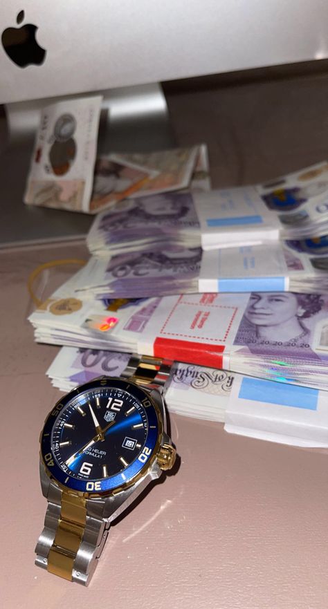 Money snap Stacks Of British Money Aesthetic, Pound Money Snapchat, Uk Money Stacks Snapchat, Money And Watches, Uk Money Stacks, Money Aesthetic Uk, Uk Money Aesthetic, Money Fake Snap, Rich Snaps