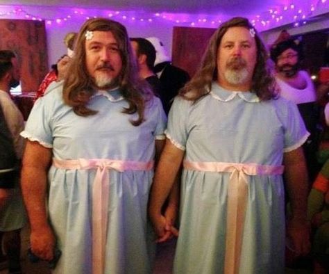 The Shining Twins ~ Funny Halloween Costumes men dressed as twins Shining Costume, Shining Twins Costume, The Shining Twins, Twin Costumes, Halloween Parejas, Fairy Halloween Costumes, Great Halloween Costumes, Black Halloween Dress, Homemade Halloween Costumes