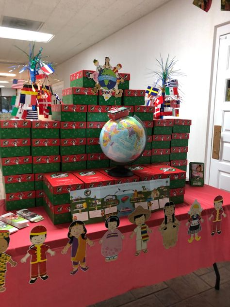 Operation Christmas Child Display Ideas, Operation Christmas Child Display, Samaritans Purse, Church Trunk, Operation Shoebox, Christmas Shoebox, Operation Christmas Child Boxes, Shoebox Ideas, Operation Christmas Child Shoebox