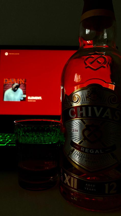 Liquor Snapchat, Alcohol Snapchat, Aesthetic Alcohol, Mirror Selfie Boy No Face Aesthetic, Beer Aesthetic, Whisky Chivas, Chivas Regal, Jameson Whiskey, Blended Whisky