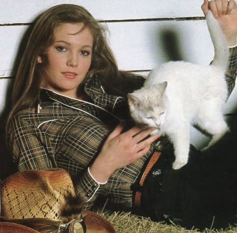 Young Diane Lane, Diane Lane Unfaithful, Diana Lane, Tatum O’neal, Japan Movie, Johnny Lawrence, 80s Actors, Natural Pretty, Japan Picture