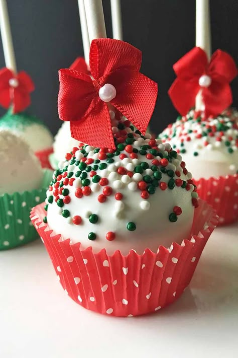 Elegant Christmas Cake, Christmas Cake Pops Recipe, Holiday Cake Pop, Cake Pop Designs, Cake Ball, Cake Pop Decorating, Christmas Cake Pops, Cake Pop Ideas, Icing Recipes