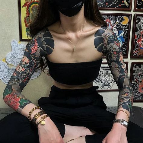 Tattoos Fashion in Japan Japanese Half Sleeve Tattoo Design Women, Fashion Designer Tattoo, Yakuza Style Tattoo, Tato Irezumi, Tattoo Fairy, Japanese Tattoo Women, Bodysuit Tattoos, Tattoos Japanese, Tato Tradisional