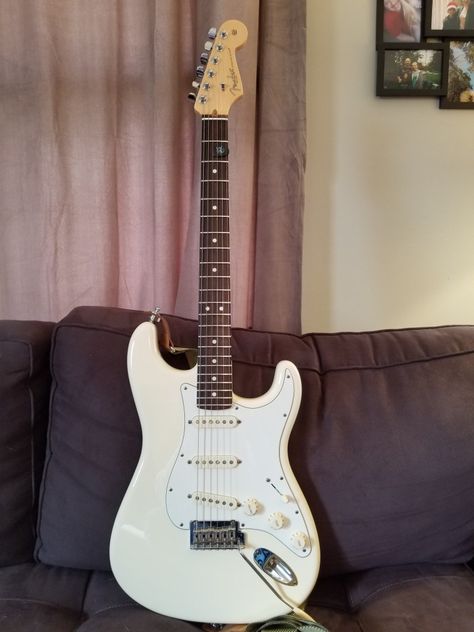 White Stratocaster Aesthetic, Olympic White Stratocaster, Fender Stratocaster Blue, Fender Stratocaster Red, White Stratocaster, Fender Stratocaster Sunburst, Dream Guitar, Fender Guitars Stratocaster, Famous Guitarists