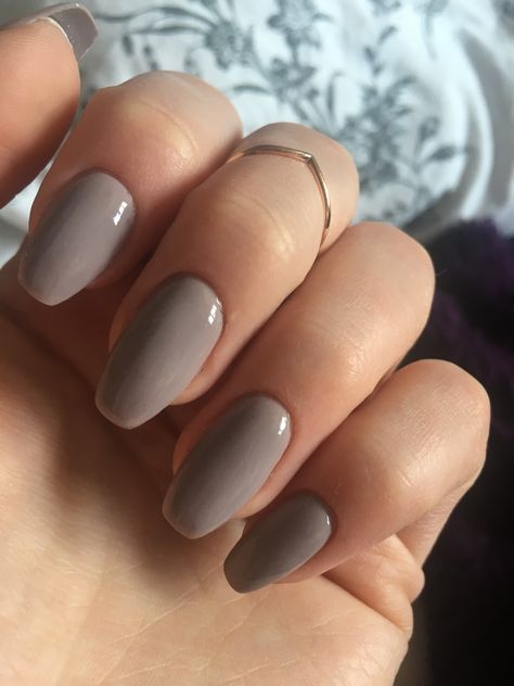 Mauve Grey Nails, Gray Beige Nails, Pretty Grey Nails, Grey Nails Fall, Grey Mauve Nails, Grey Nail Inspiration, Fall Work Nails, Neutral Gray Nails, Gray Brown Nails