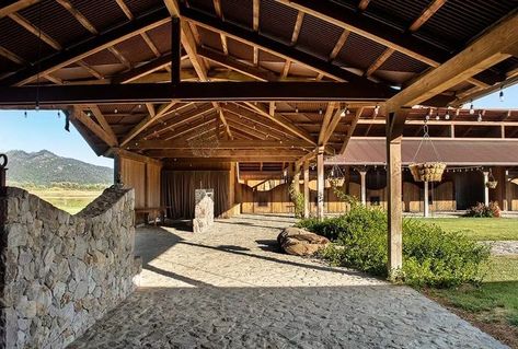 Luxury Horse Barns, Equestrian Barns, Stable Style, Cedar Walls, Horse Barn Designs, Modern Courtyard, Horse Shelter, European Cottage, Pump House