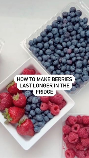 Feeding Littles on Instagram: "You need berries to last all week {if your kid doesn’t eat them all first}? 🍓🫐🍓🫐 Try a vinegar or baking soda soak. It totally works. • ➡️ Vinegar: 1 cups white vinegar in 3 cups water - no, it doesn’t taste like vinegar ➡️ Baking soda: 2 tsp. baking soda in 4 cups water • Soak for a few minutes, fully rinse with clean water, and dry completely. Lay them out in a single layer and gently pat to dry or use a salad spinner 🌪🤩 Put them back in a new container and Vinegar Rinse For Fruit, Baking Soda Bath, Canned Blueberries, Vinegar Rinse, Baking Soda Vinegar, Salad Spinner, Vinegar And Water, White Vinegar, Kitchen Hacks