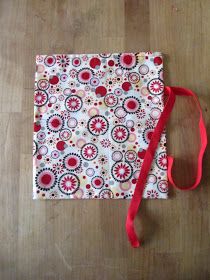 Homemade Gift Bags, Fabric Gift Bag, Wine Bottle Gift Bag, Bag Tutorials, Diy Sewing Gifts, Gift Bags Diy, Fabric Gift Wrap, Sewing Items, Christmas Gift Bags