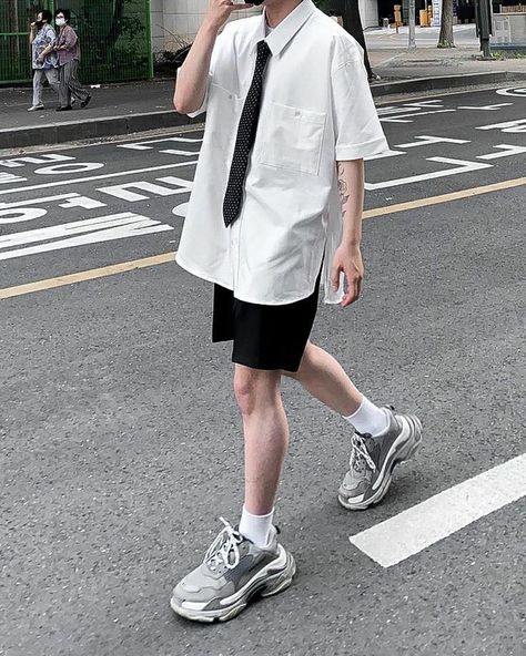 Anime Inspired Outfits Casual Men, Anime Style Outfit Men, Japanese School Outfits Male, Korean Streetwear Men, 일본 패션, Shirt And Tie, Baggy Clothes, Tomboy Style Outfits, Streetwear Men Outfits