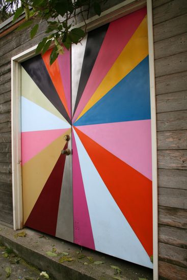 pinwheel painted garage door... for an art studio? fun Diy Pinwheel, Garage Door Paint, Farm Door, Door Murals, Garden Gate, Beautiful Doors, Door Color, Painted Doors, Garage Door