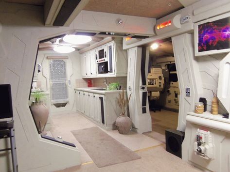 Sci Fi Home, Sci Fi Room, Star Wars Kitchen, Futuristic Bedroom, Bedroom Designs For Couples, Scifi Interior, Spaceship Interior, Star Wars Room, May The Fourth Be With You