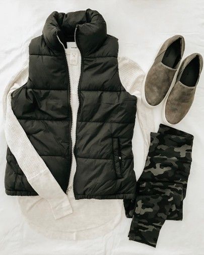 Platform Sneakers Outfit Winter, Camo Leggings Outfit Winter, Black Puffer Vest Outfit, Camo Leggings Outfit, Platform Sneakers Outfit, Black Vest Outfit, Workout Leggings Outfit, Winter Sneakers Outfit, Puffer Vest Outfit