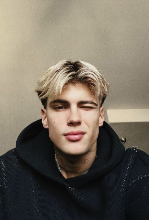 Mens Hair Color Ideas, Mens Hair Color, Levi King, Haircut Summer, Fashion For Men Over 40, Thick Blonde Hair, Victor Perez, Haircut Mens, Milan Fashion Week Men