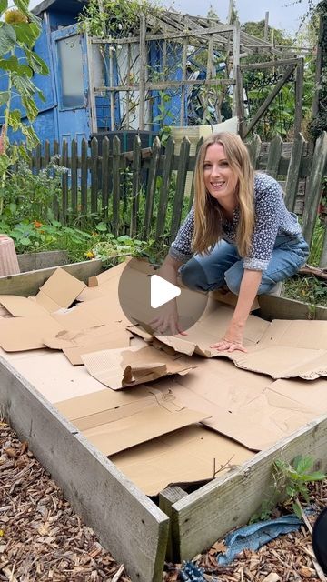 Cardboard In Flower Beds, Cardboard For Weeds In Garden, Cardboard Garden Bed, Using Cardboard In The Garden, Allotment Ideas Budget, Allotment Ideas Inspiration, Composting For Beginners, Remove Sticky Labels, Allotment Ideas