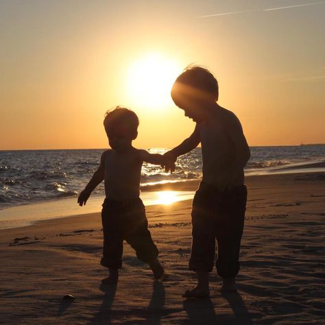 Brothers Big Brother Little Brother, Sibling Poses, Sibling Photography, Brotherly Love, Expressive Art, World Peace, Stay True, Beach Photos, Beach Sunset