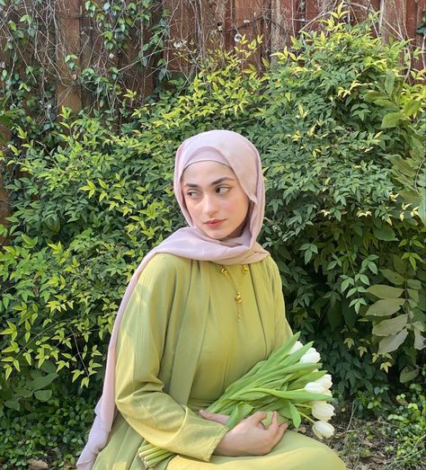 hijabi green Green Hijab Outfit, Green Hijab, Inspired Clothes, Outfits Modest, Outfit Hijab, Green Outfit, Green Life, Pink Outfits, Fluttershy