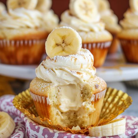 Banana Pudding Cupcakes Moist Banana Cupcakes, Classic Banana Pudding, Banana Pudding Cupcakes, Instant Banana Pudding, Pudding Cupcakes, Moist Vanilla Cake, Homemade Pudding, Banana Cupcakes, Cupcake Tins