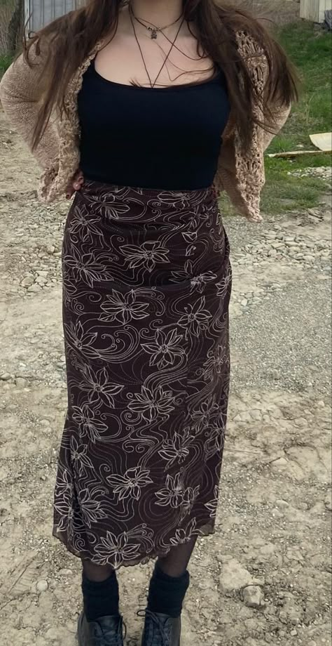 Long Brown Floral Skirt Outfit, Long Skirt Outfits For Fall Grunge, Dark Brown Long Skirt Outfit, Brown Midi Skirt Outfit Aesthetic, Brown Long Skirts, Long Plaid Skirt Outfit Aesthetic, Pattern Maxi Skirt Outfit, Dark Maxi Skirt Outfit, Whimsigoth Long Skirt