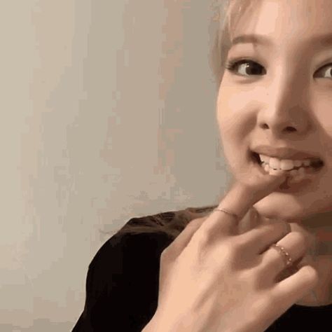 Ofjiyu Kpop Meme GIF - Ofjiyu Kpop Meme Kpop Memes - Discover & Share GIFs Meme Gifs, Meme Gif, Kpop Meme, Memes Kpop, Moving Pictures, I Got You, Yoga Teacher, Kpop Memes, Reaction Pictures