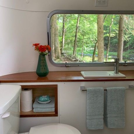 1973 Airstream Ambassador 29 - New York, New York Kitchen Sink Upgrade, Airstream Rental, Airstream Bathroom, Diy Tiny House Plans, Container Interior, Kitchen Outlets, Airstream Land Yacht, Airstream Decor, Airstream Restoration