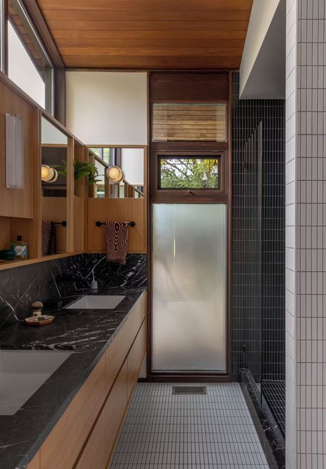 Before & After: After 70 Years, a Seattle Midcentury Finally Reaches Its Full Potential - Dwell Shed Architecture, Living Room Center, Mid Century Bathroom, Mcm House, Seattle Homes, House Shed, Midcentury Home, Mid Century Modern House, Mid Century House