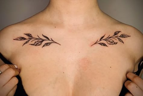 Leaf Collar Bone Tattoos For Women, Leafy Collar Bone Tattoo, Vine Collarbone Tattoo, Collar Bone Tattoo Women, Leaf Collar Bone Tattoo, Clavicle Tattoos For Women, Tattoo On Collar Bone, Pet Portrait Tattoos, Collarbone Tattoos