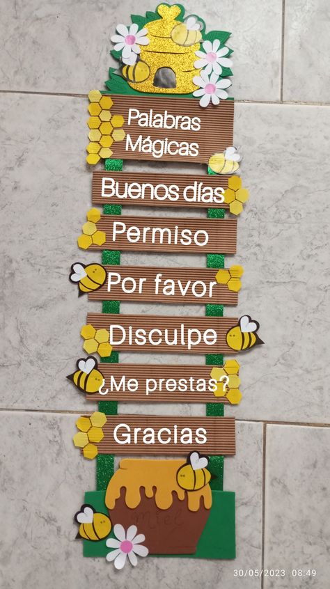 Alphabet Activities Kindergarten, Flower Crafts Kids, Bee Themed Classroom, Spanish Classroom Activities, Preschool Decor, Preschool Classroom Decor, Teacher Craft, Elementary Classroom Decor, Upcycle Decor