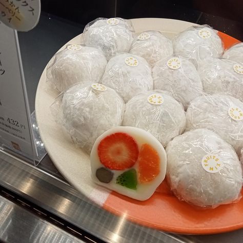 Daifuku with fruits… 🍓✨ by Cool_Ear_2019 The post Daifuku with fruits… 🍓✨ appeared first on Alo Japan. Daifuku Aesthetic, Ichigo Daifuku, Quality Photography, Cuisine Recipes, Japanese Food, Aesthetic Food, Dream Life, Candy, Japan