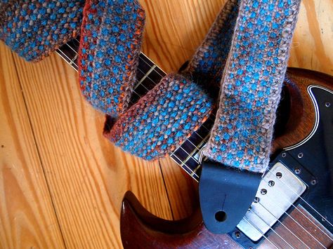 Guitar Strap Pattern, Guitar Straps Diy, Handmade Guitar Strap, Slip Stitch Knitting, Starlight Princess, Crochet Christmas Gifts, Crafty Craft, Guitar Strap, Grandpa Gifts