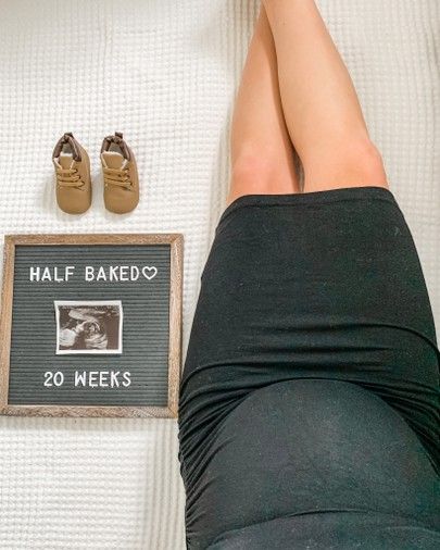 Maternity Photography With Letter Board, Letter Board Maternity Pictures, Maternity Signs Photo Ideas, Maternity Letter Board Ideas, Maternity Selfie Ideas, Self Pregnancy Photos Ideas, 20 Week Pregnancy Photos Cute Ideas, Baby Bump Photos Weekly, Half Way Pregnancy Pictures