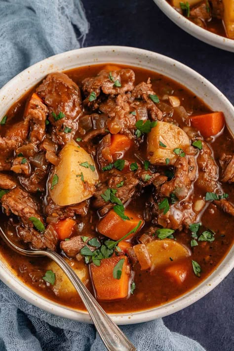 Vegetarian Beef Stew, Vegan Beef Stew, Vegan Stews, Vegan Stew Recipes, Stew Dinner, Vegetarian Stew, Vegan Beef, Soy Curls, Vegan Stew