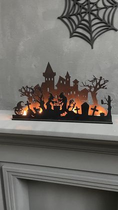 Halloween Home Decor Indoor, Haunted House Silhouette, Witch Decor Halloween, Diy Halloween Home Decor, Halloween Silhouette, Halloween Houses, Image Halloween, Halloween Mantle, Halloween Mantel