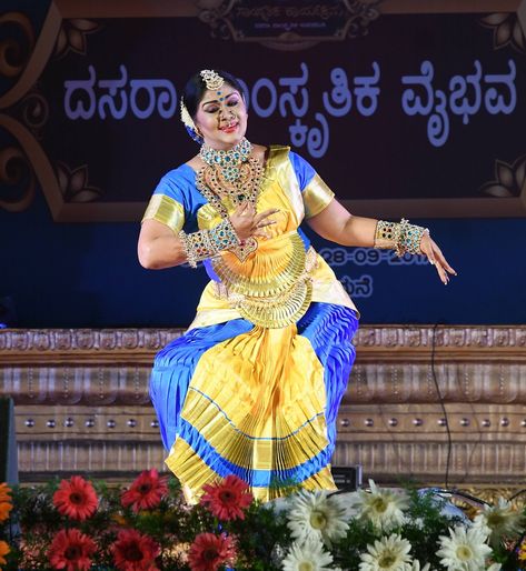 Sudha Chandran Sudha Chandran, Lord Shiva Painting, Dance Photos, Dancing Queen, Lord Shiva, Love Story, Actresses