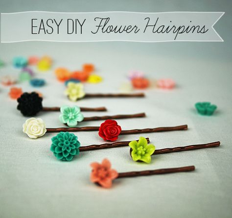 adorable, easy DIY flower hairpins @savedbyloves Diy Bobby Pins, Bobby Pins Diy, Diy Cabochon, Hairpin Diy, Hair Pins Diy, Diy Hairpin, Hair Accessories Tutorial, Easy Flower, Bobby Pin