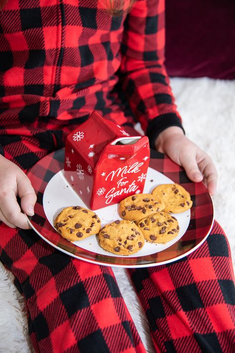 Christmas Cookie Photography, Christmas Cookies Photography, Christmas Lifestyle Photography, Bens Cookies, Christmas Shoot Ideas, Ben's Cookies, Christmas Food Photography, Cookie Shots, Muncie Indiana