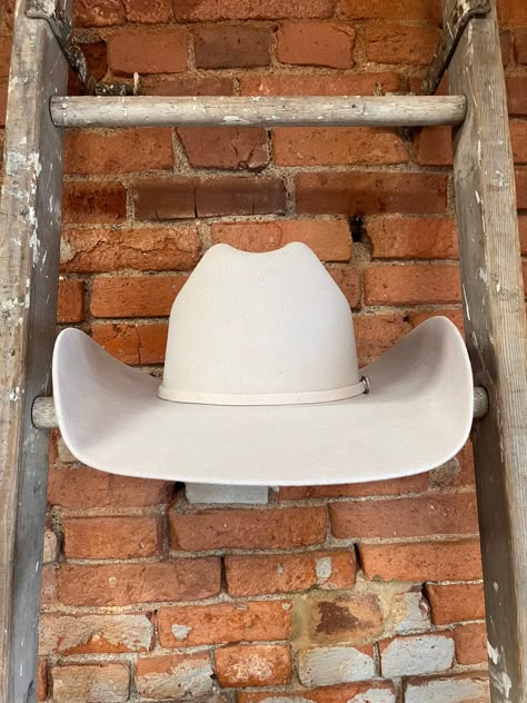 Looking for a cowboy hat that's as stylish as it is functional? Look no further than the Serratelli Mesa Cowboy Hat! Serratelli Hats are a statement piece rooted in true western heritage. With over 100 years experience, Serratelli knows how to make a cowboy hat look and feel great. Crafted from pure wool construction, this cowboy hat is designed to withstand even the toughest conditions, while keeping you looking sharp and polished. The classic Cattleman crease adds a traditional touch, while th Felt Cowboy Hats Shapes, Cowboy Hat Shapes Style, Make A Cowboy Hat, Rodeo Hats, Stetson Cowboy Hats, Cowboy Hats Women, Cowgirl Closet, Cowboy Hat Design, Hat Felt