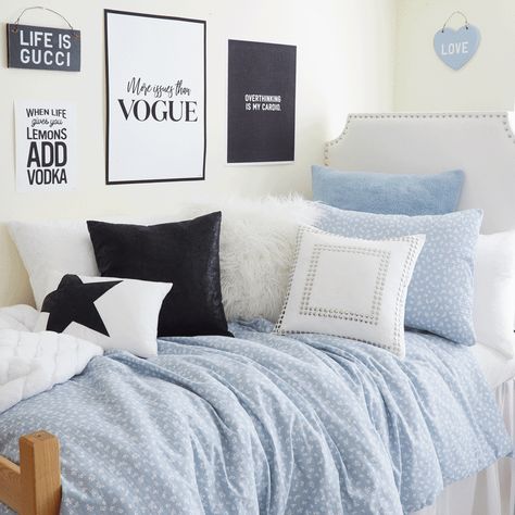 The Cutest Dorm Bedding Sets We're Loving for 2021 - College Fashion Dorm Room Aesthetic Minimalist, Dorm Room Designs College, Blue Dorm Room Aesthetic, White Dorm Room, College Bedroom Decor, Blue Dorm, College Dorm Room Inspiration, Dream Dorm Room, Dorm Bedding Sets