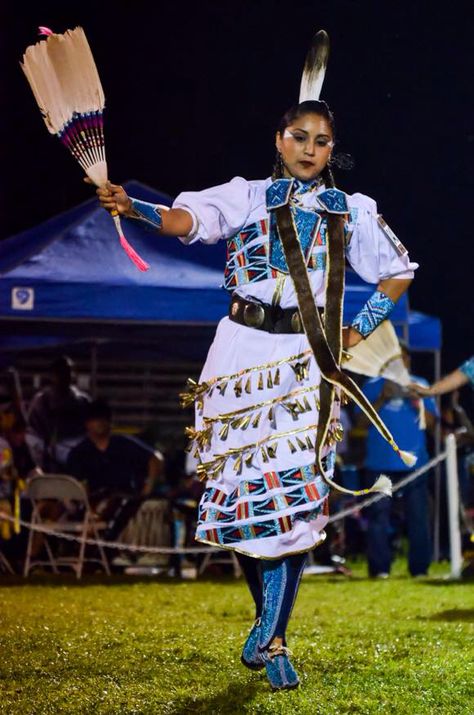 Jingle Dancer Dakota Brown: 40th Annual Cherokee Powwow 2015 .. Cherokee, N.C. Pow Wow Regalia Jingle Dress, Pow Wow Jingle Dress, Pow Wow Regalia Fancy Shawl, Jingle Dancer, Women's Traditional Regalia Pow Wow, Jingle Dress Dancer, Fancy Dancers Pow Wow, Native American Dance, Powwow Regalia