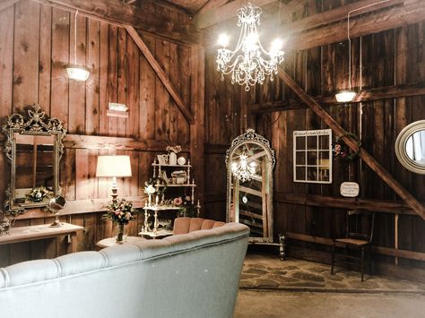 Bridal suite Barn Family Pictures, Changing Room Ideas, Outdoor Venue Ideas, Suite Interior Design, Bridal Suite Ideas, Elegant Bridal Shower Favors, Bridal Suite Room, Hobby Farm Ideas, Barn Event Center