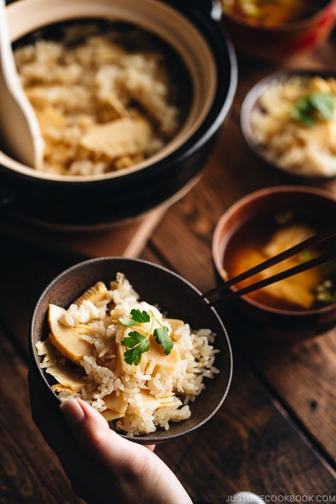 Japanese Donabe Recipes, Chef Taro, Japanese Rice Dishes, Bamboo Recipe, Bamboo Rice, Teriyaki Chicken And Rice, Deep Fried Tofu, Dashi Broth, Fonio