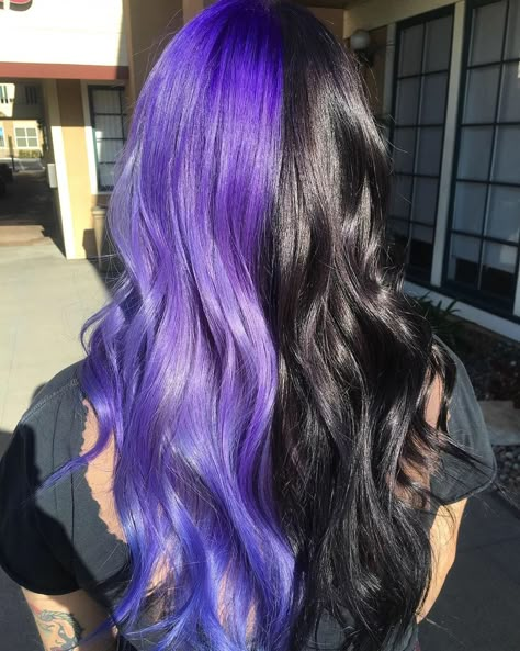 🖤 Christina Pham 🖤 on Instagram: “☁️ LAVENDER DREAMS ☁️ Changed up my girl’s split hair for once after a year of it being turquoise. All @guytang_mydentity for this one Dark…” Purple Hair Half, Black And Purple Hair, Half Dyed Hair, Lavender Hair Colors, Split Dye, Split Dyed Hair, Cute Hair Colors, Creative Hair Color, Hair Streaks