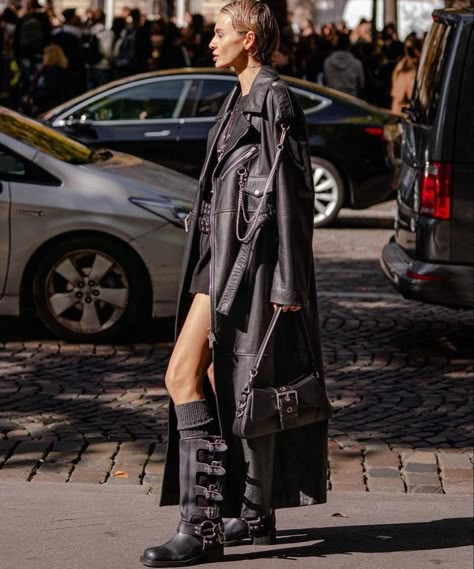 Rock Chic Outfits, Biker Boots Outfit, Miu Miu Boots, Biker Shoes, Womens Biker Boots, Inspo Fits, Fall Boots Outfit, Winter Boots Outfits, Copenhagen Street Style