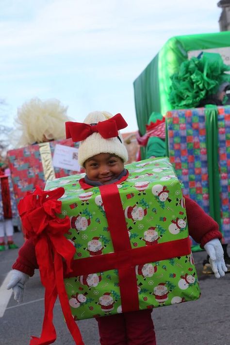 Christmas Parade Wagon Ideas, Classic Christmas Parade Float, Snowman Float Ideas, Parade Handout Ideas, Christmas Light Parade Ideas, Christmas Movie Themed Parade Floats, Magic Of Christmas Parade Float, Santa Claus Parade Float Ideas, Christmas Parade Floats Themes