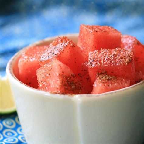 Spicy Watermelon Watermelon Pics, Toast Chicken, July Appetizers, Spicy Watermelon, Watermelon Recipe, Cooking Japanese, Noodle Soups, Watermelon Feta Salad, Food Vegetarian