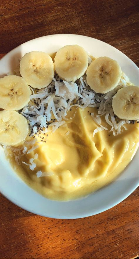 Smoothie bowl // aesthetic // summer aesthetic // smoothie // yellow aesthetic Yellow Workout Aesthetic, Yellow Smoothie Aesthetic, Yellow Aesthetic Food, Yellow Smoothie Bowl, Smoothie Bowl Aesthetic, Yellow Smoothie, Aesthetic Smoothie, Bowl Aesthetic, Smoothie Recipies