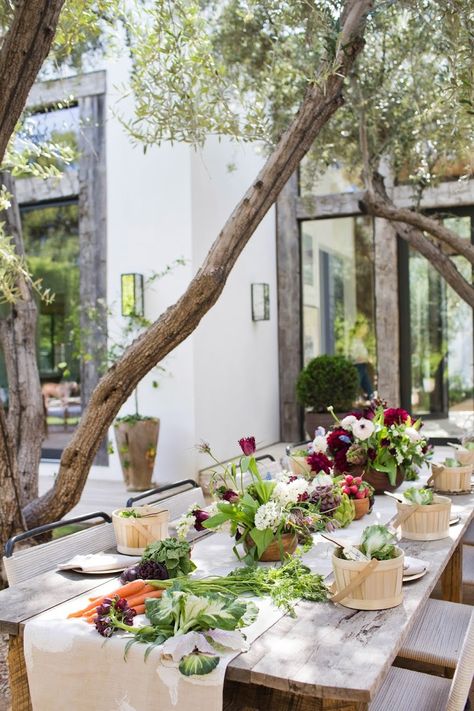 Chic Outdoor Party, Floral Baking, Easter Garden Party, Paloma Contreras, Artemis Design, Creative Centerpieces, Pretty Tables, Jenni Kayne, Summer Entertaining