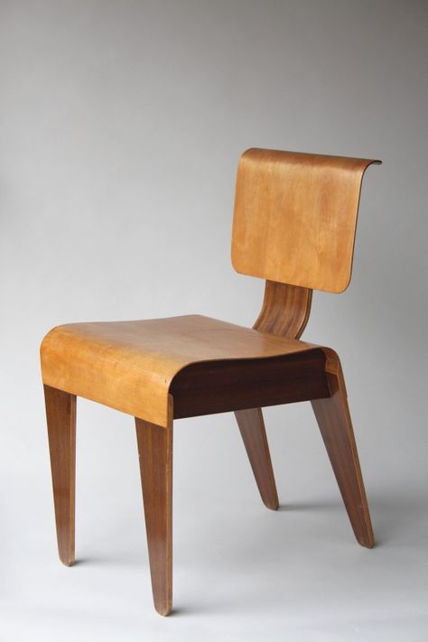 MARCEL BREUER, Stacking Chair, for Isokon, 1936. Sold by Abelsloane 1934 Furniture Presentation, 70s Chairs, 70s Furniture, Compact Table And Chairs, Chair Design Wooden, British Furniture, Marcel Breuer, Round Chair, Diy Chair