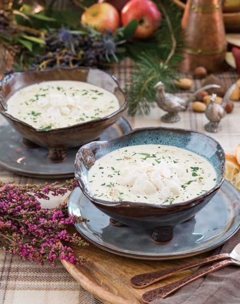 A comforting and hearty soup perfect for a Scottish afternoon tea. It's a soup that hails from Moray Firth, an inlet of the North Sea. "Cullen Skink is a full-bodied chowder of potatoes and smoked haddock." Cullen Skink Recipe, Cullen Skink, Scottish Tea, Oat Cake Recipes, Tea Tips, Smoked Haddock, Gourmet Soup, Zucchini Bites, Scottish Food